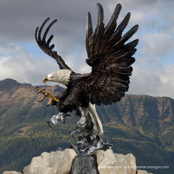 La principal fabricación de bronce produce la gran escultura de águila de bronce para el paisajismo